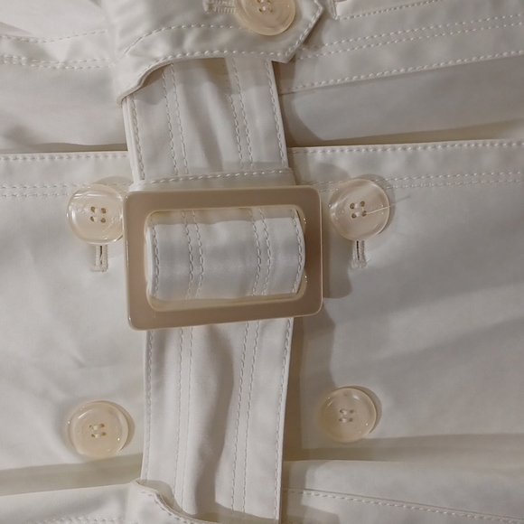 Jessica Simpson Medium creame/off white Short Cotton/polyester trenchcoat. - Picture 3 of 12